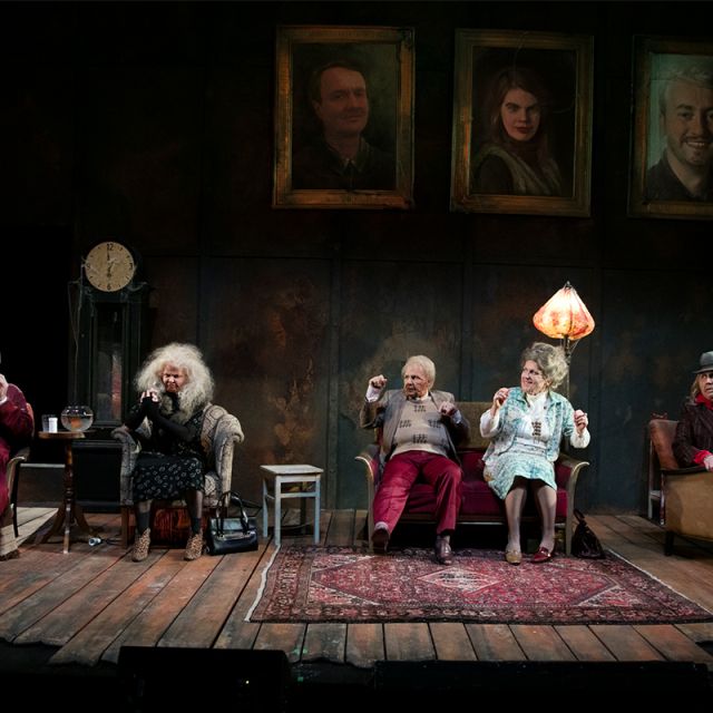 Theaterstück - Schauspieler auf der Bühne